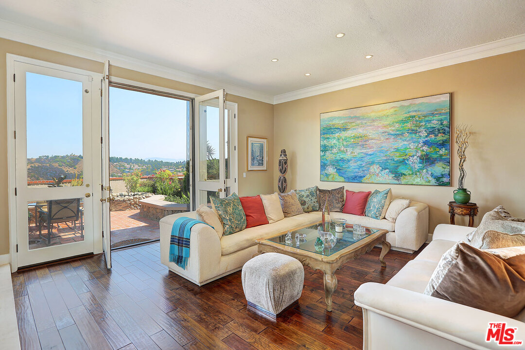 12329 Ridge Circle, Unit 20 Los Angeles, CA 90049 - Photo 1 of 39