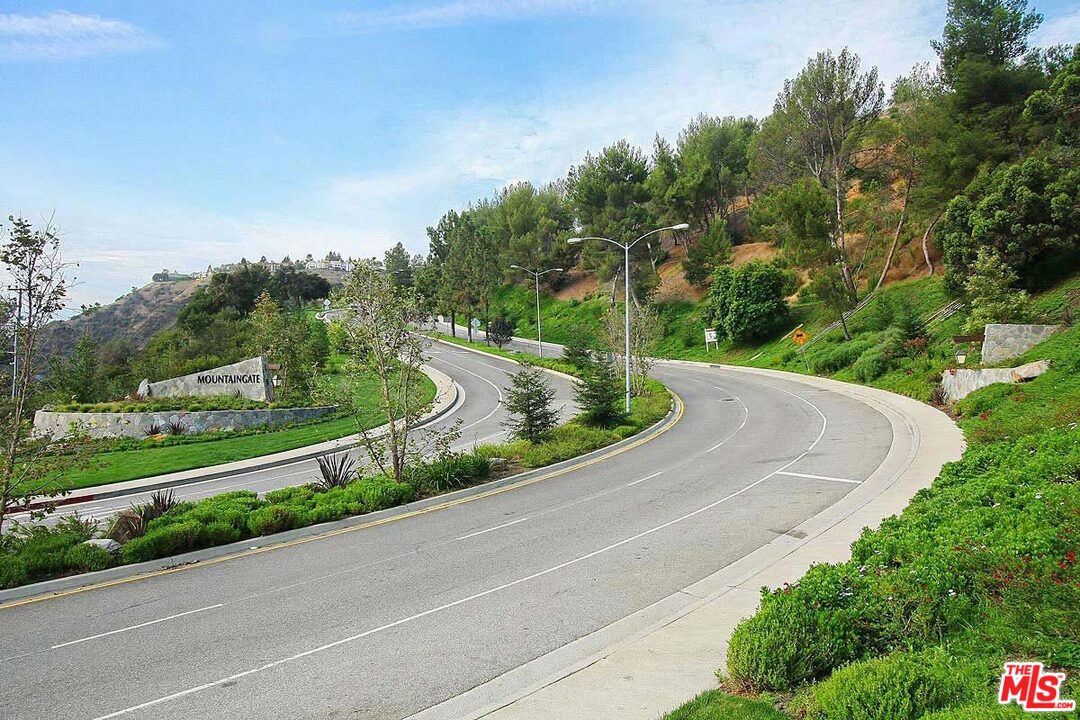 12329 Ridge Circle, Unit 20 Los Angeles, CA 90049 - Photo 2 of 39