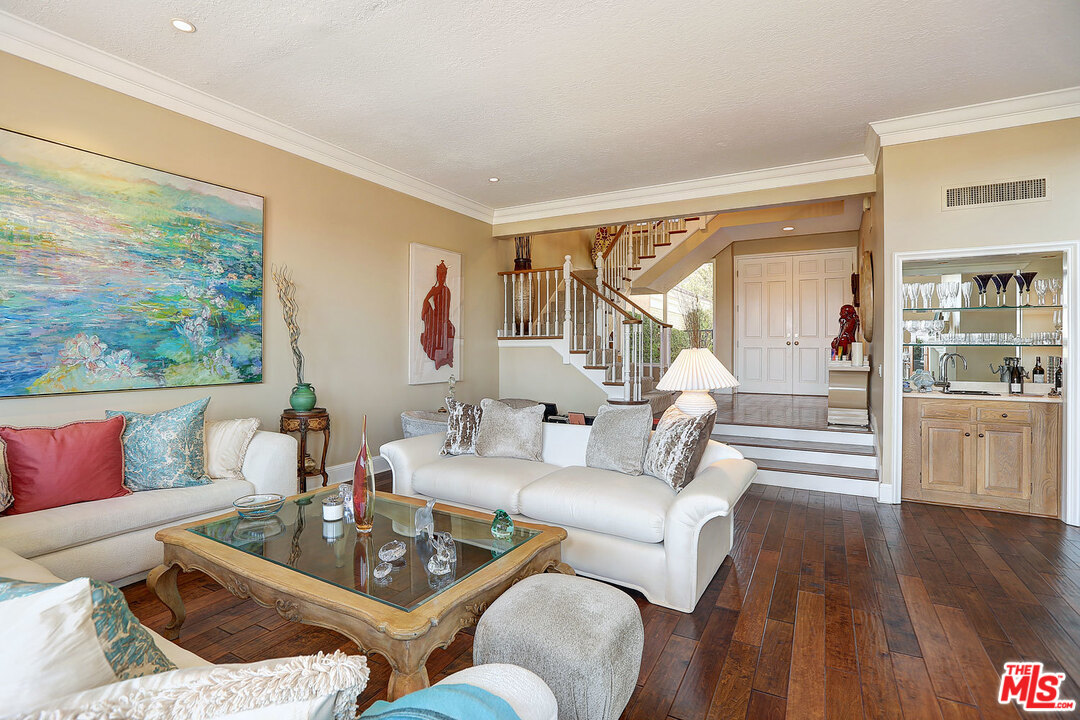 12329 Ridge Circle, Unit 20 Los Angeles, CA 90049 - Photo 15 of 39