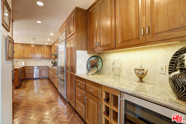 12329 Ridge Circle, Unit 20 Los Angeles, CA 90049 - Photo 18 of 39