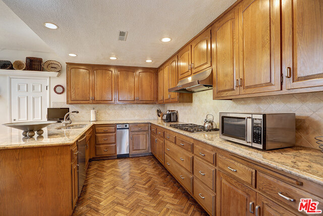 12329 Ridge Circle, Unit 20 Los Angeles, CA 90049 - Photo 19 of 39