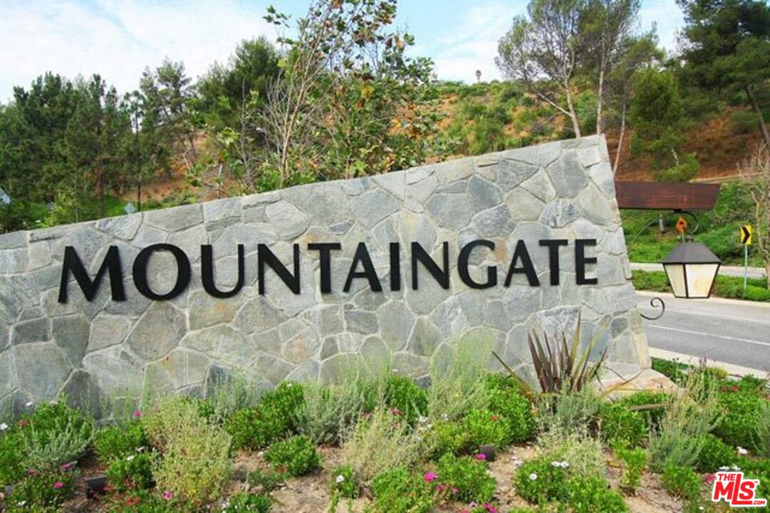 12329 Ridge Circle, Unit 20 Los Angeles, CA 90049 - Photo 3 of 39