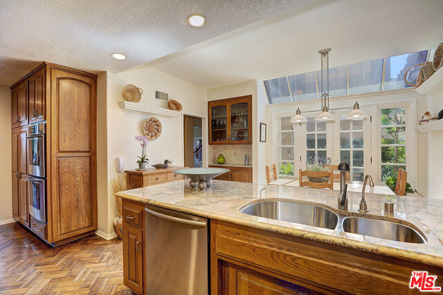 12329 Ridge Circle, Unit 20 Los Angeles, CA 90049 - Photo 22 of 39