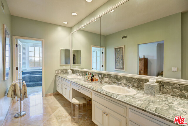 12329 Ridge Circle, Unit 20 Los Angeles, CA 90049 - Photo 28 of 39