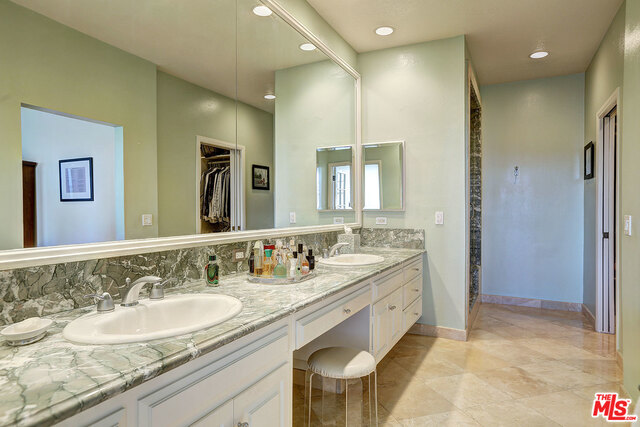 12329 Ridge Circle, Unit 20 Los Angeles, CA 90049 - Photo 29 of 39