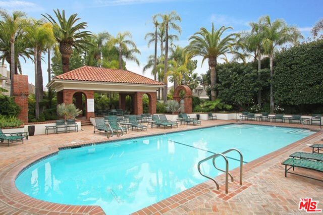 12329 Ridge Circle, Unit 20 Los Angeles, CA 90049 - Photo 37 of 39
