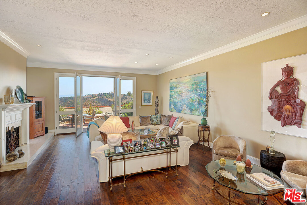 12329 Ridge Circle, Unit 20 Los Angeles, CA 90049 - Photo 7 of 39