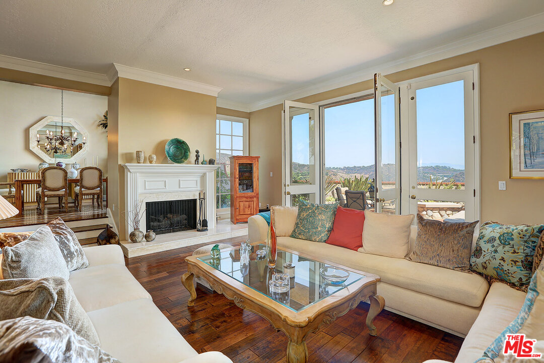 12329 Ridge Circle, Unit 20 Los Angeles, CA 90049 - Photo 8 of 39