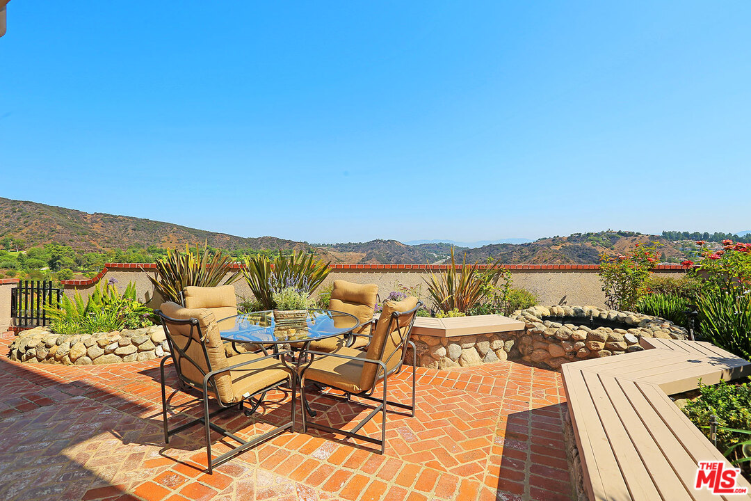12329 Ridge Circle, Unit 20 Los Angeles, CA 90049 - Photo 10 of 39