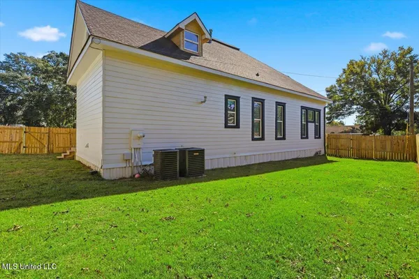 $299,900 | 552 East 1st Street, Forest, MS 39074