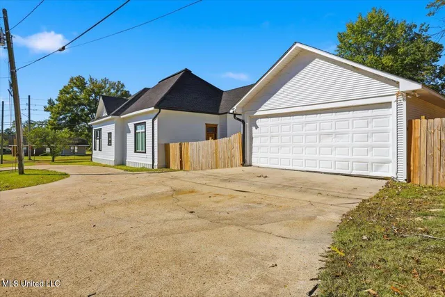 $299,900 | 552 East 1st Street, Forest, MS 39074