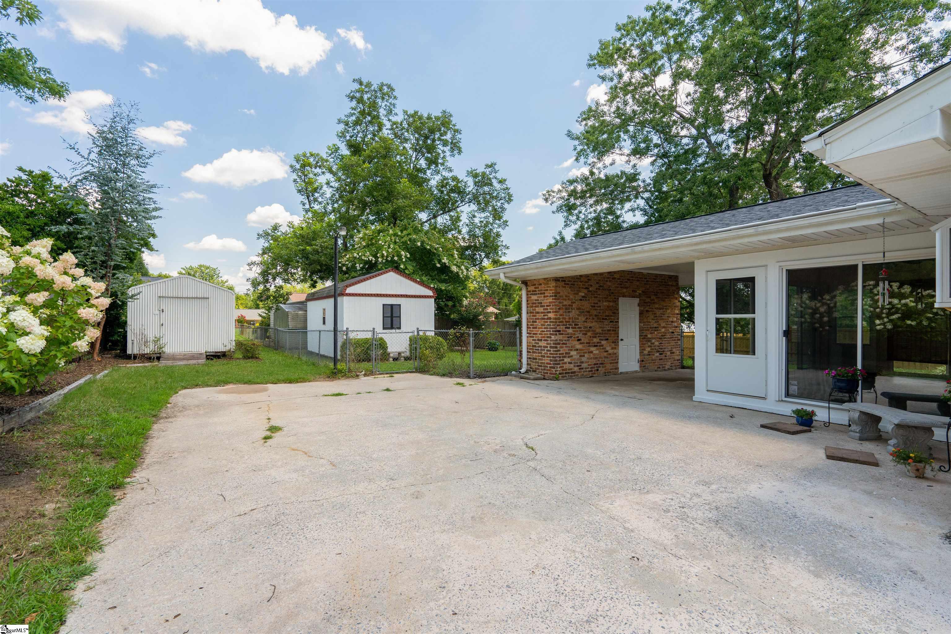 112 Waddell Road Greenville, SC 29609 - Photo 3 of 33 Gallery Image 3