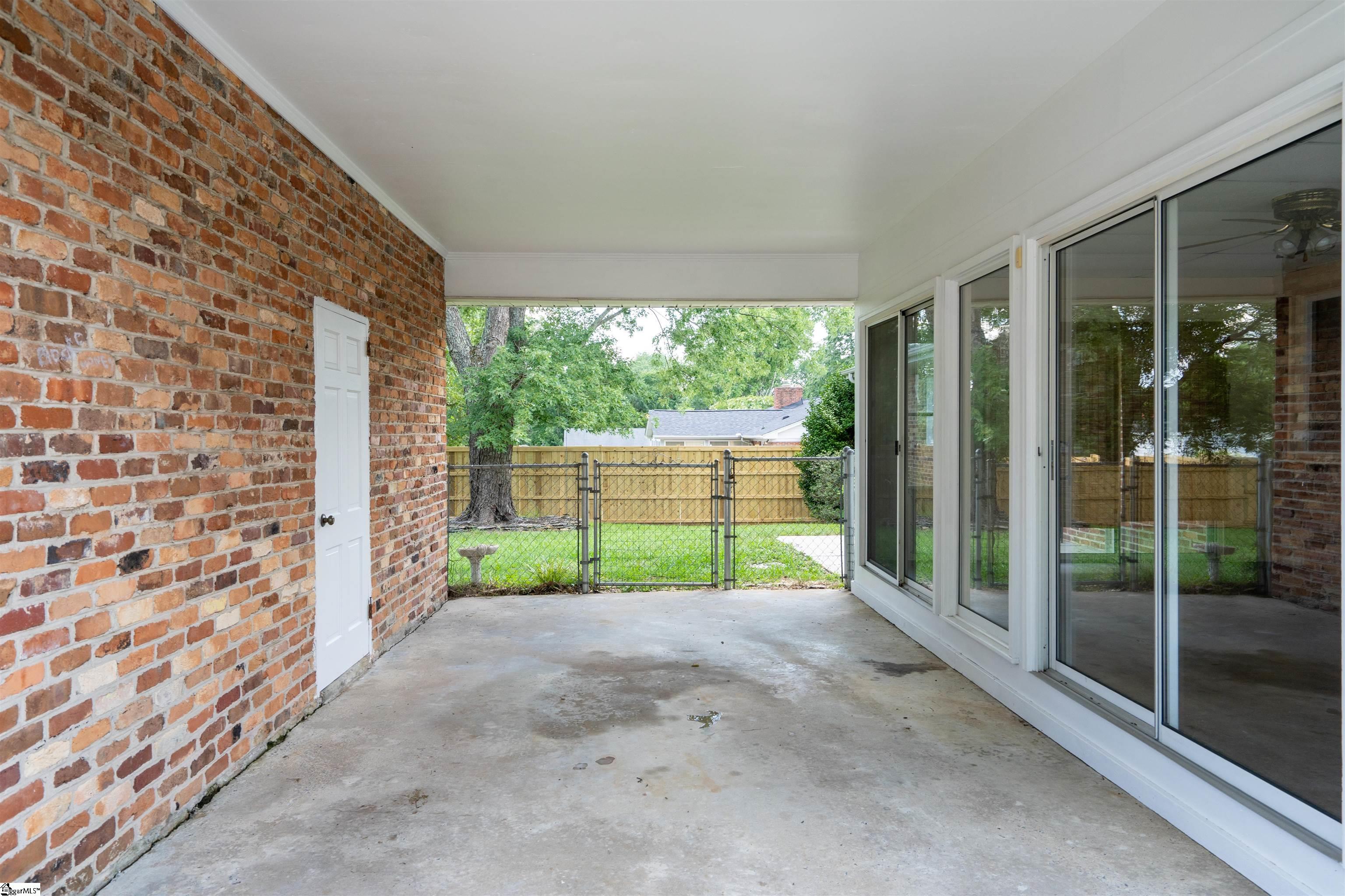 112 Waddell Road Greenville, SC 29609 - Photo 5 of 33 Gallery Image 5