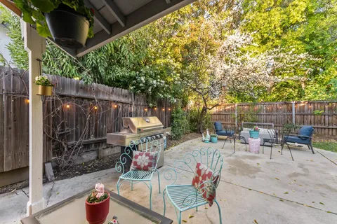 a view of a chairs and table in backyard