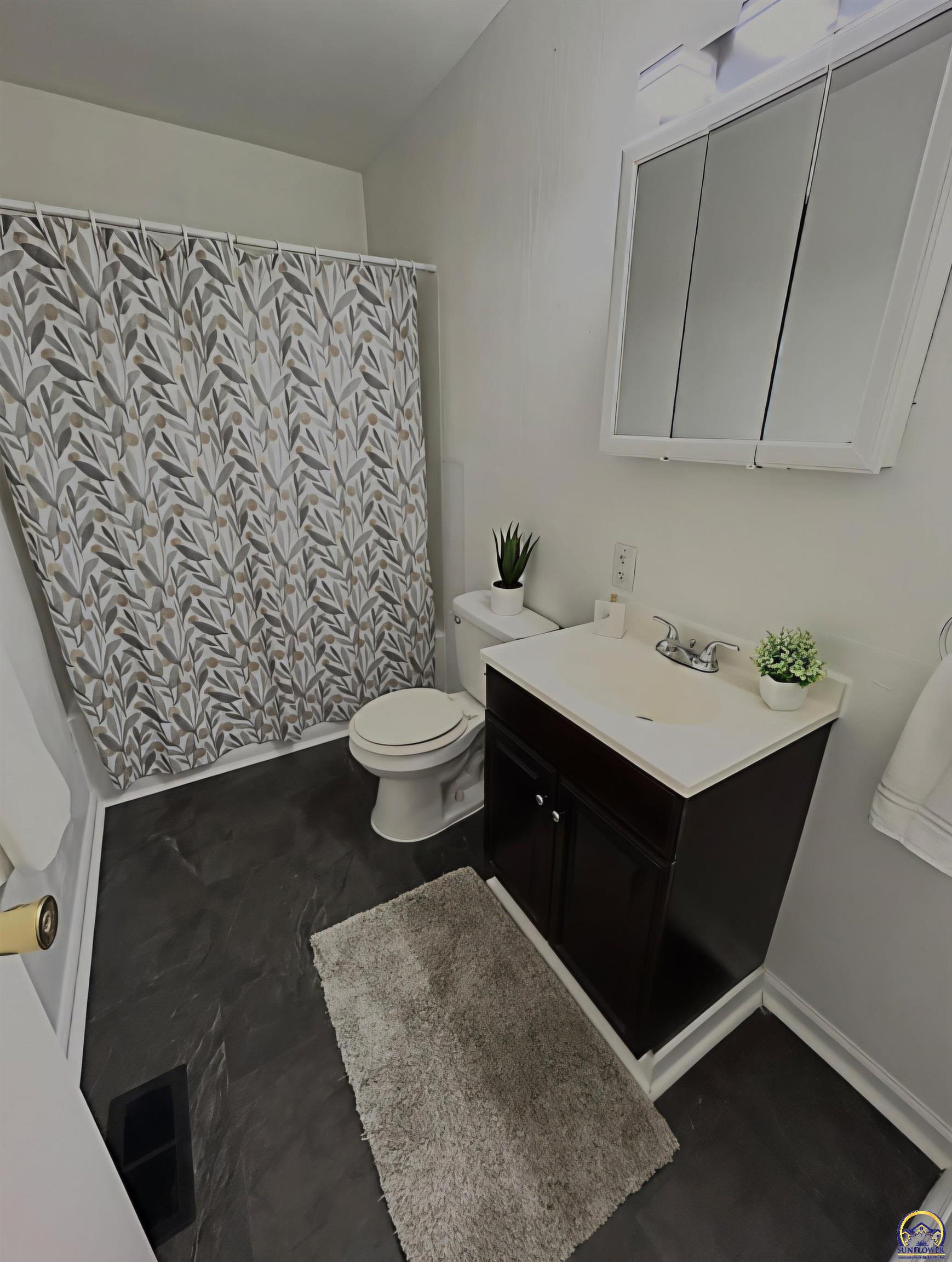 873 Southeast Brookside Drive Topeka, KS 66607 - Photo 10 of 19