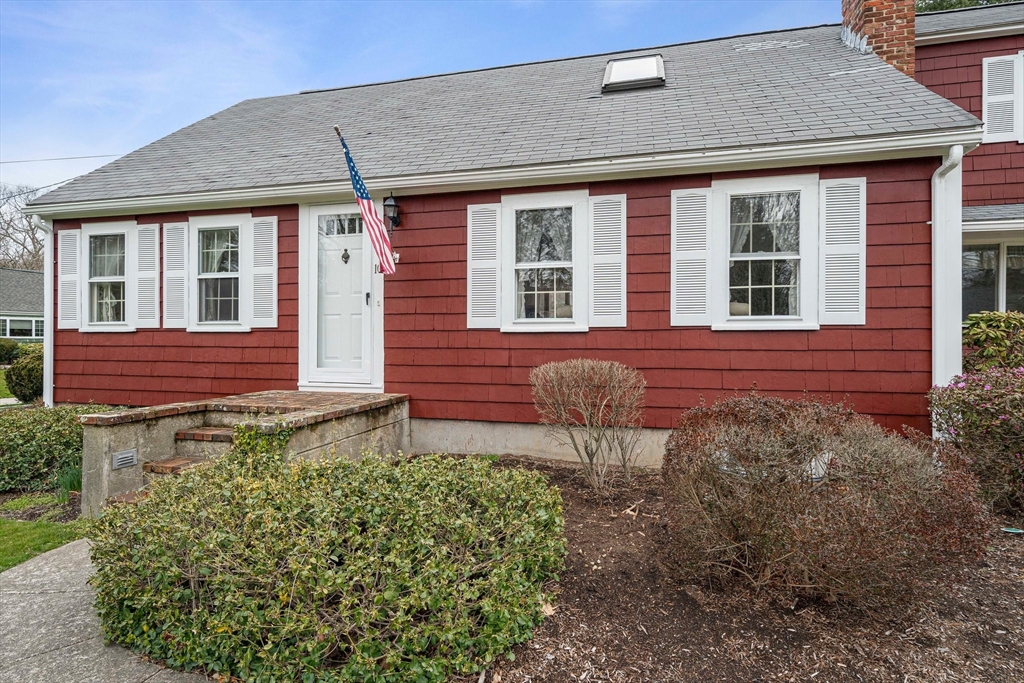 10 Robin Road Westwood, MA 02090 - Photo 3 of 37 a front view of a house with garden