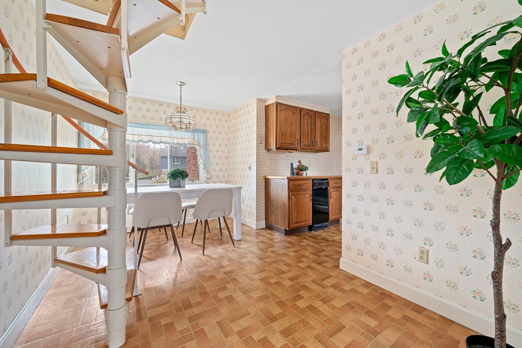 10 Robin Road Westwood, MA 02090 - Photo 4 of 37 a living room with furniture a potted plant and a kitchen view