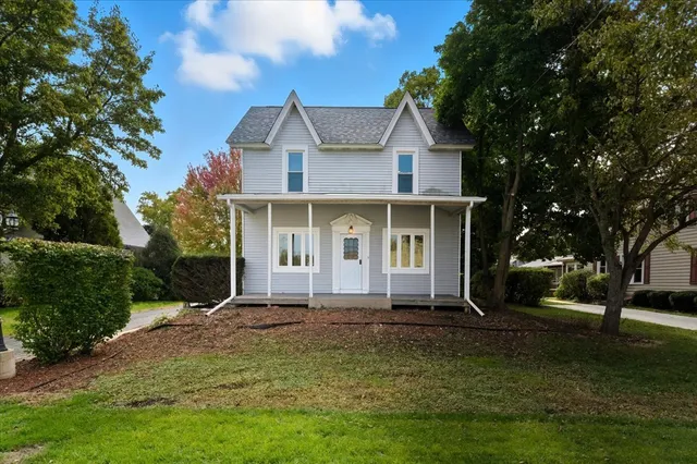 $2,600 | 69 East Grand Avenue, Lake Villa, IL 60046