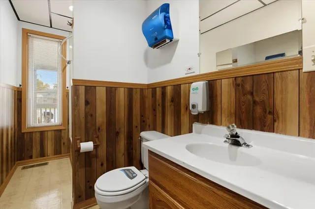 $2,600 | 69 East Grand Avenue, Lake Villa, IL 60046