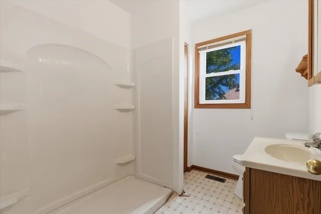 $2,600 | 69 East Grand Avenue, Lake Villa, IL 60046