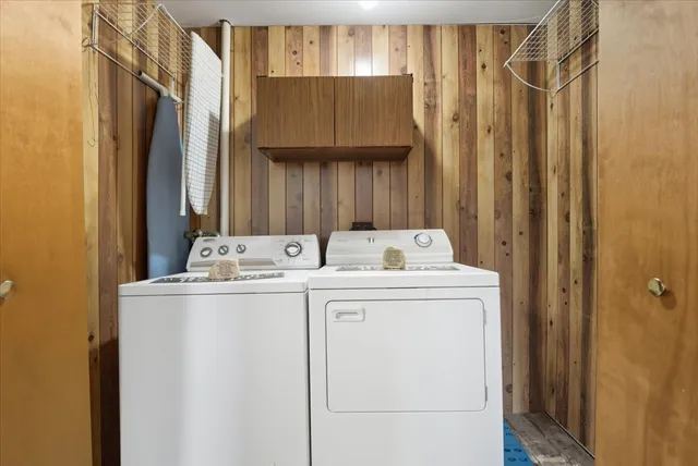 $2,600 | 69 East Grand Avenue, Lake Villa, IL 60046