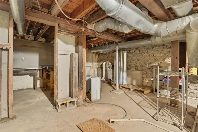 $2,600 | 69 East Grand Avenue, Lake Villa, IL 60046