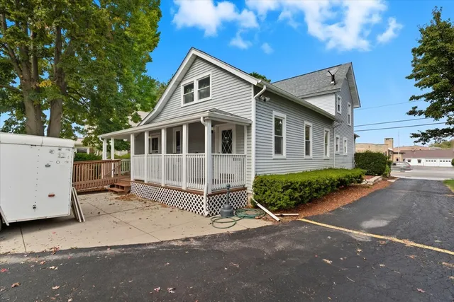 $2,600 | 69 East Grand Avenue, Lake Villa, IL 60046