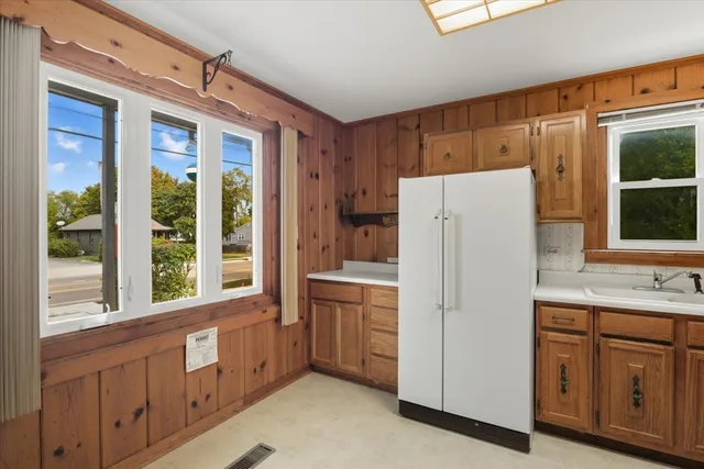 $2,600 | 69 East Grand Avenue, Lake Villa, IL 60046