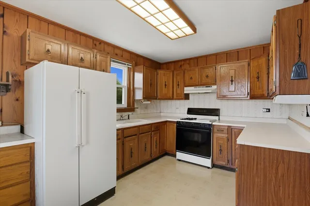 $2,600 | 69 East Grand Avenue, Lake Villa, IL 60046