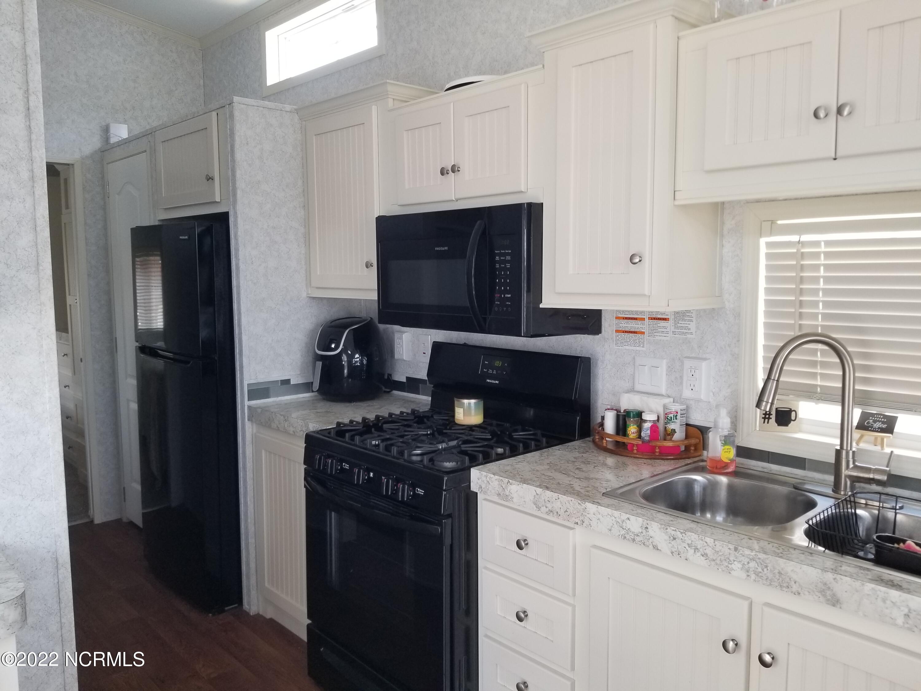 213 Baden View Road New London, NC 28127 - Photo 9 of 34 Kitchen
