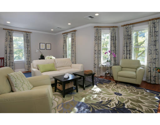 40 Oakland Road, Unit 2 Brookline, MA 02445 - Photo 4 of 11 Gallery Image 4