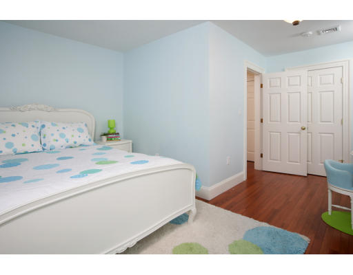 40 Oakland Road, Unit 2 Brookline, MA 02445 - Photo 8 of 11 Gallery Image 8
