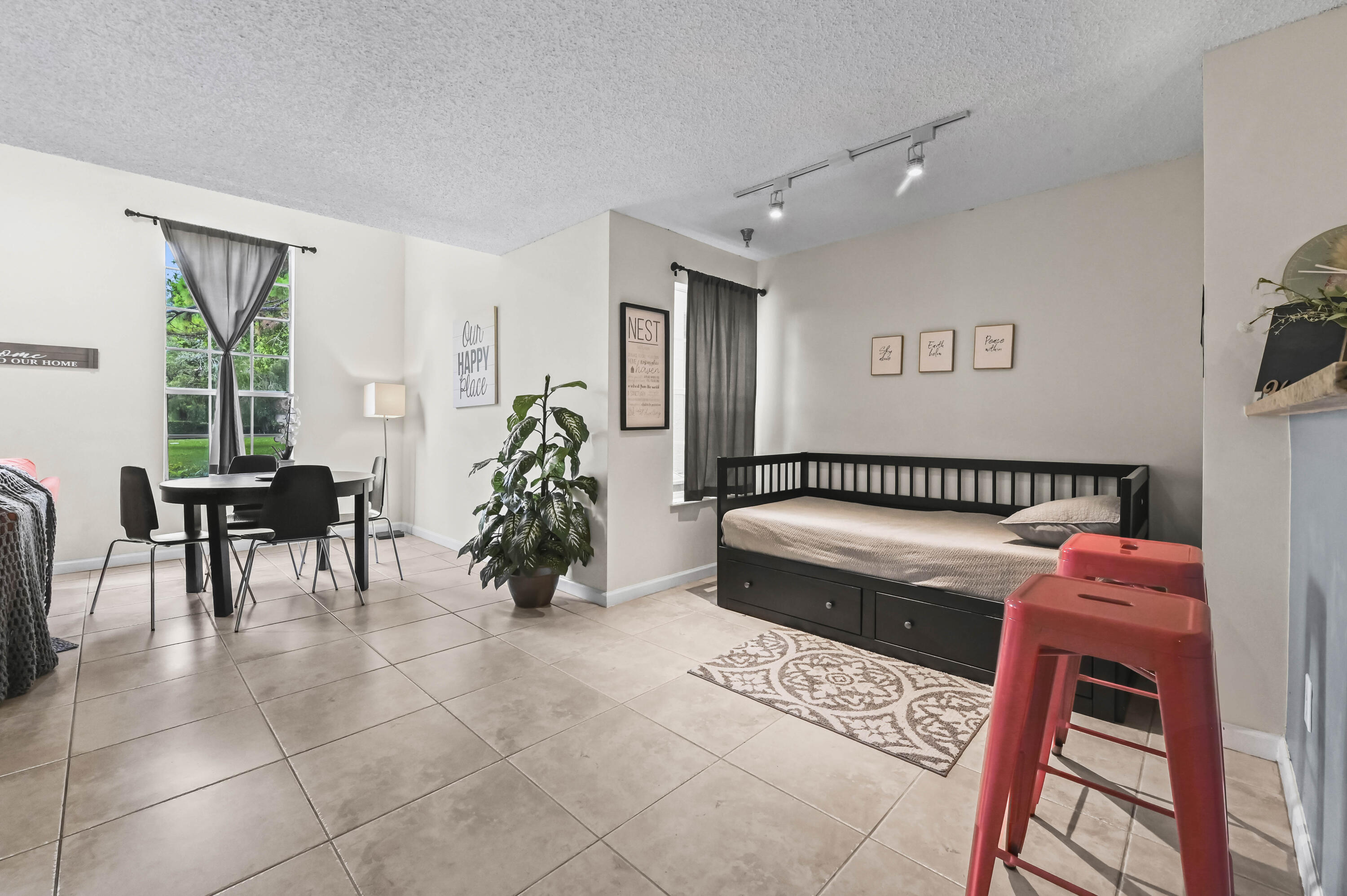 1205 Crystal Way, Unit K Delray Beach, FL 33444 - Photo 7 of 25 a living room with furniture and a potted plant