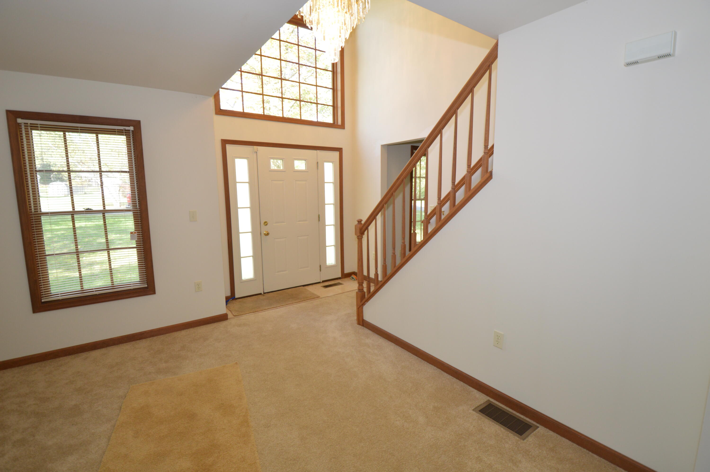 141 Fergus Way Tobyhanna, PA 18466 - Photo 11 of 34 Foyer/living room