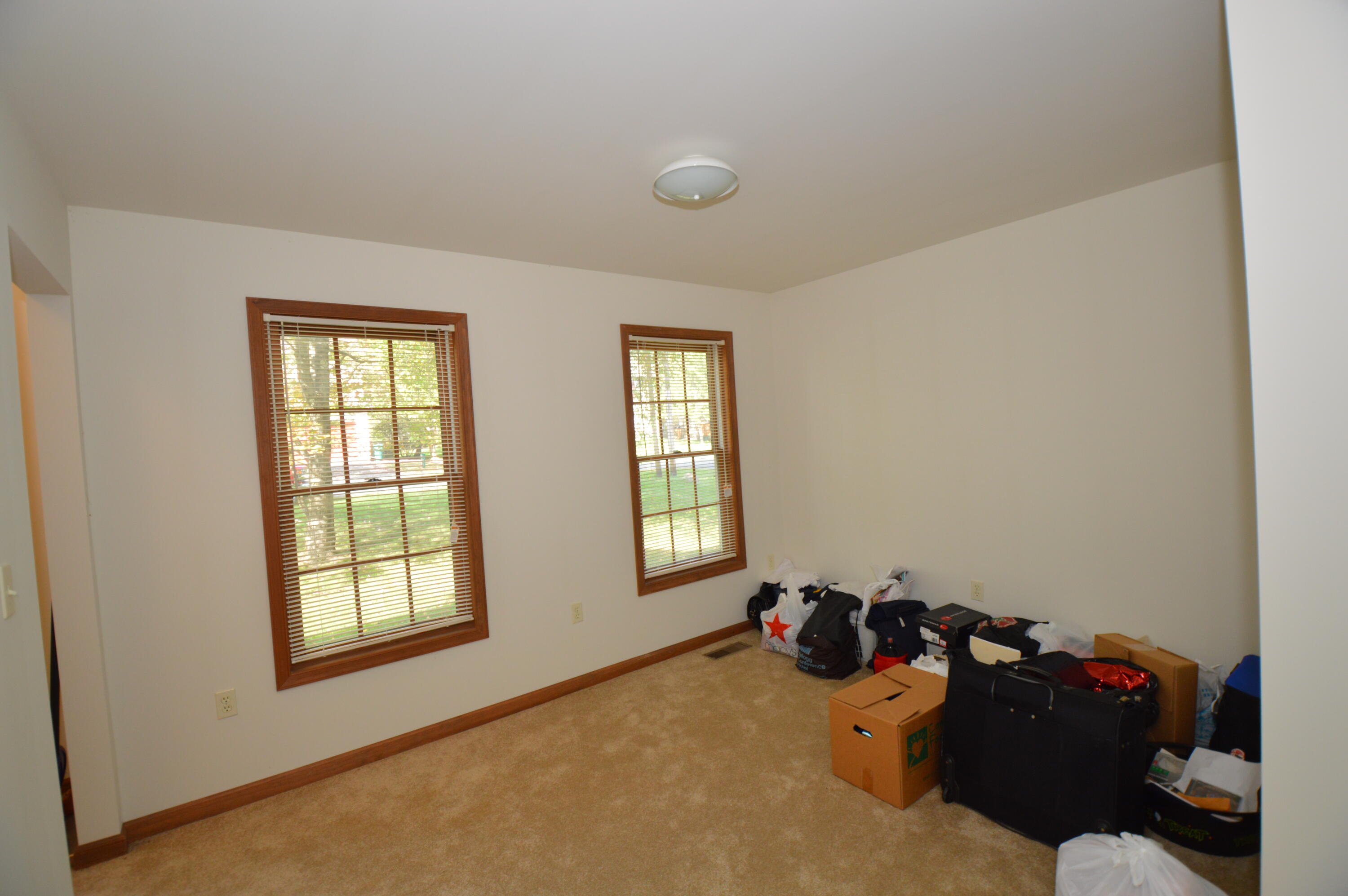 141 Fergus Way Tobyhanna, PA 18466 - Photo 18 of 34 Dining room