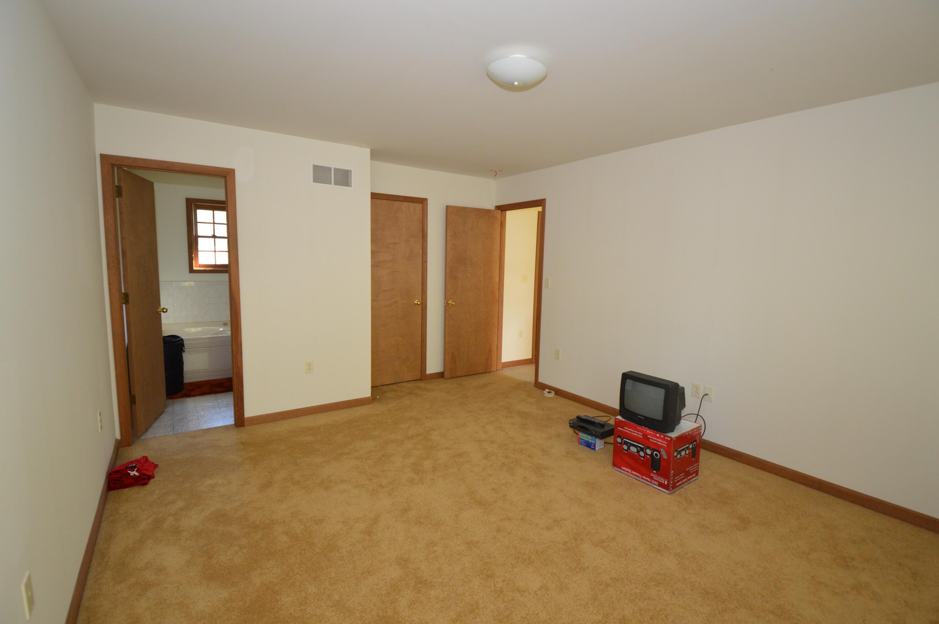 141 Fergus Way Tobyhanna, PA 18466 - Photo 27 of 34 Primary bedroom