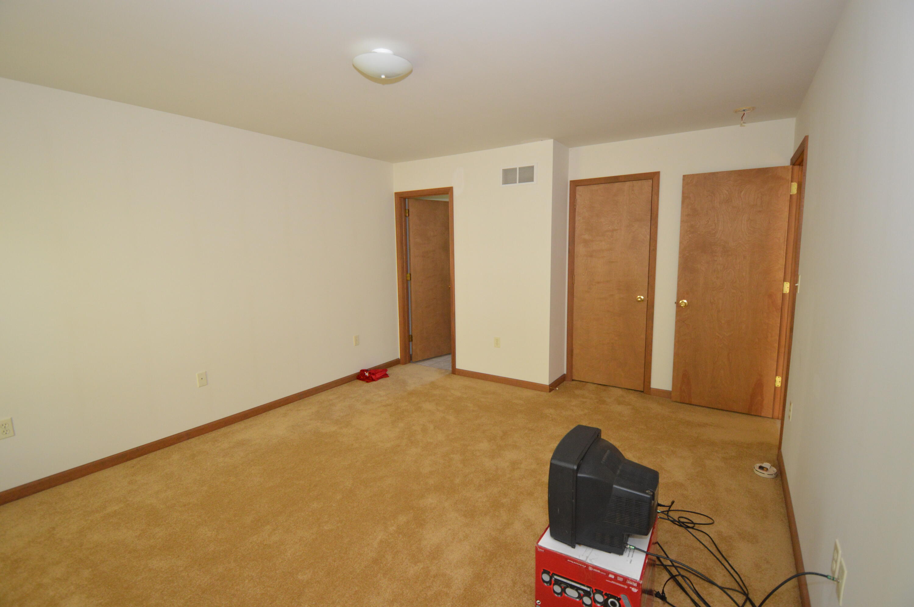 141 Fergus Way Tobyhanna, PA 18466 - Photo 29 of 34 Primary bedroom