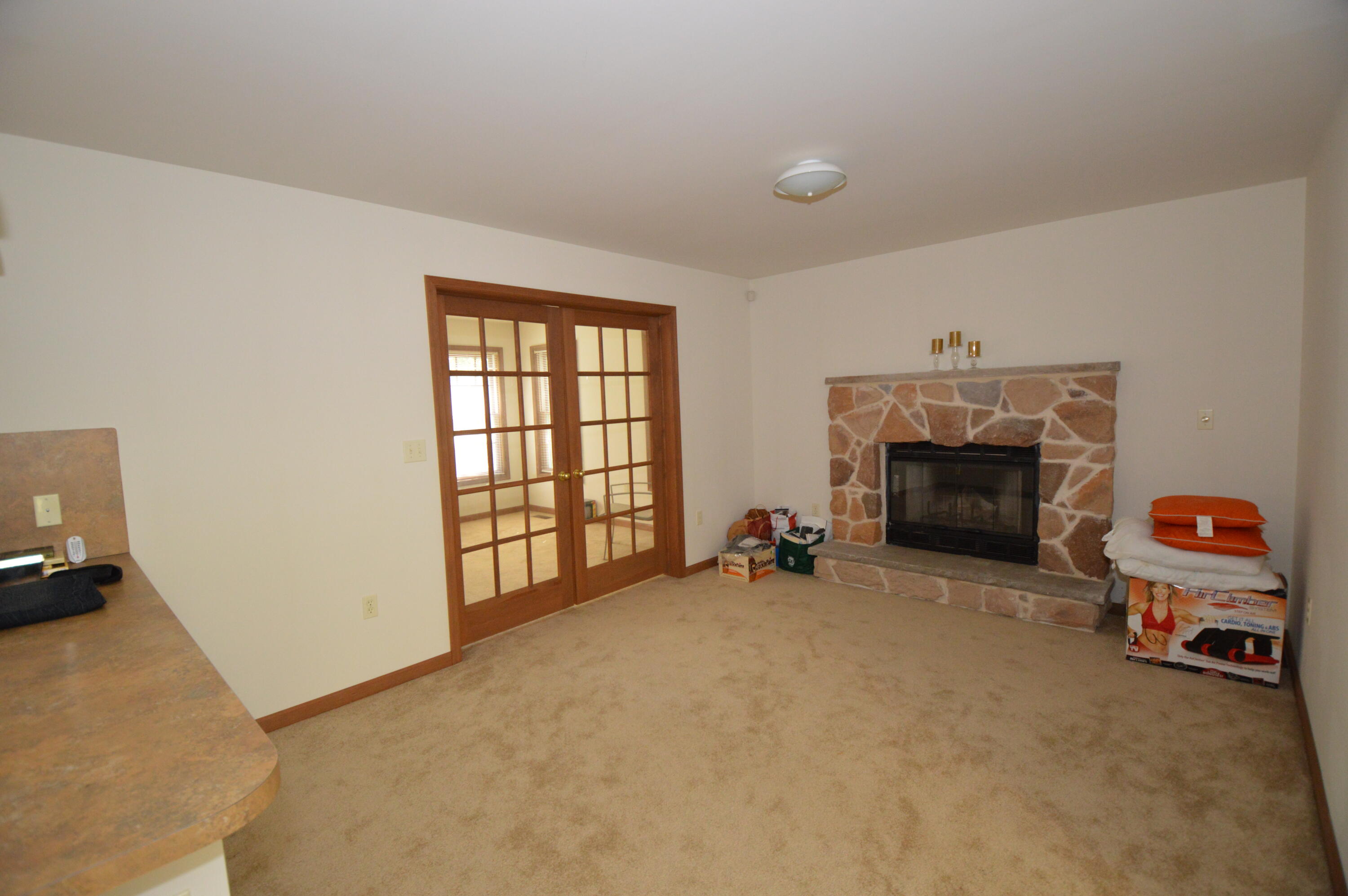 141 Fergus Way Tobyhanna, PA 18466 - Photo 5 of 34 Family room