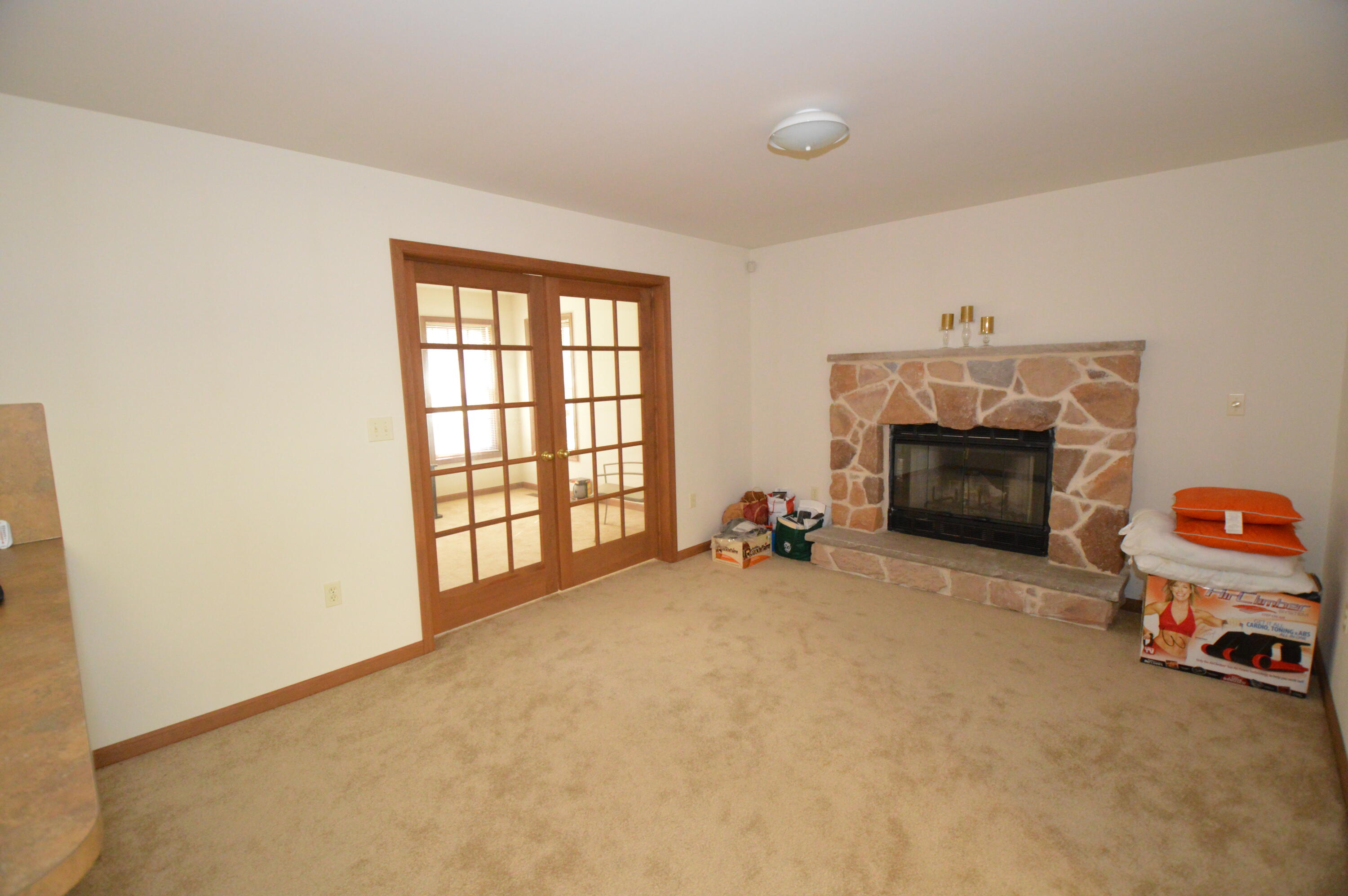 141 Fergus Way Tobyhanna, PA 18466 - Photo 7 of 34 Family room