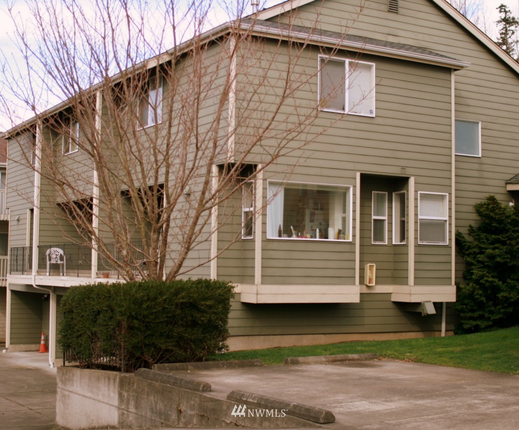 805 Blueberry Lane Bellingham, WA 98229 - Photo 2 of 15 a front view of a house with a yard