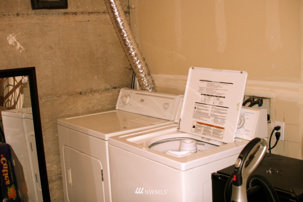 805 Blueberry Lane Bellingham, WA 98229 - Photo 12 of 15 a utility room with dryer and washer