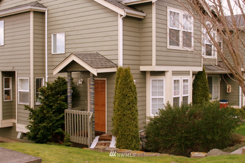 805 Blueberry Lane Bellingham, WA 98229 - Photo 14 of 15 a front view of a house with garden