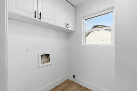 a view of utility room