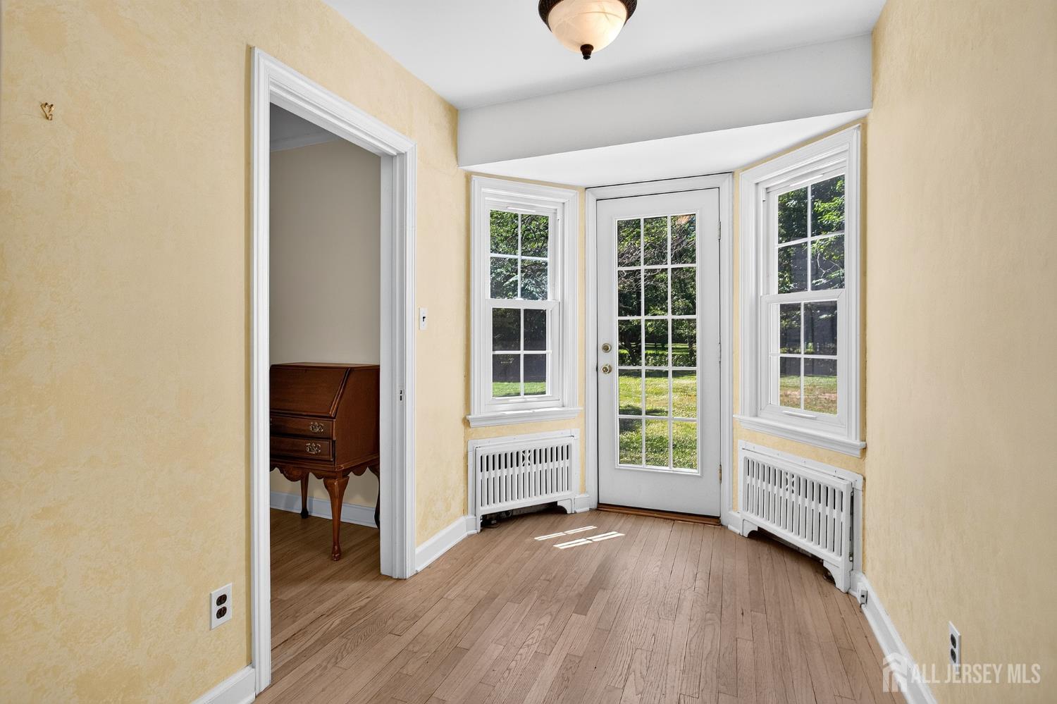 31 Warwick Road Colonia, NJ 07067 - Photo 24 of 36