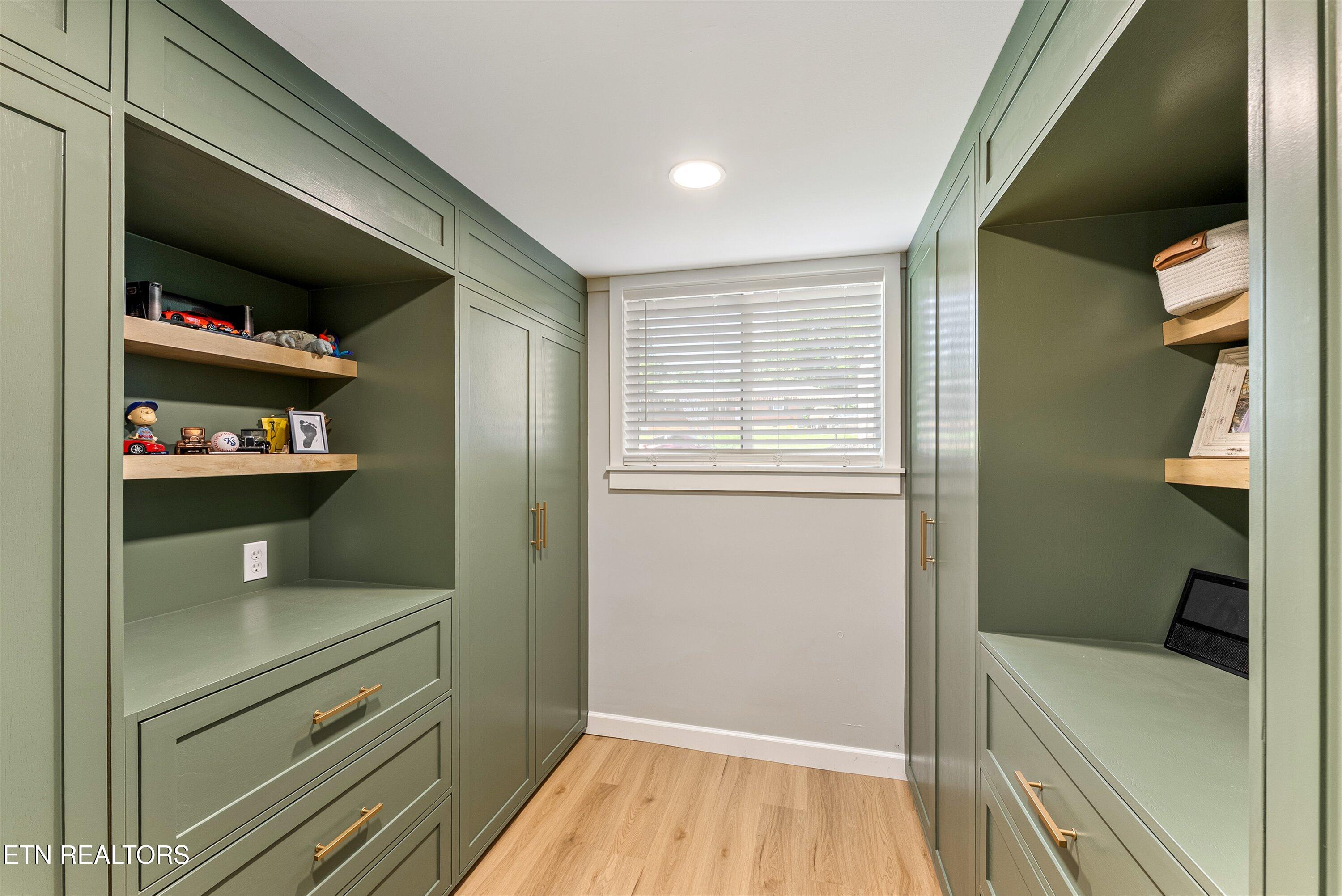 101 Wayne Place Oak Ridge, TN 37830 - Photo 28 of 43 68-Ensuite Walk-in Closet A1
