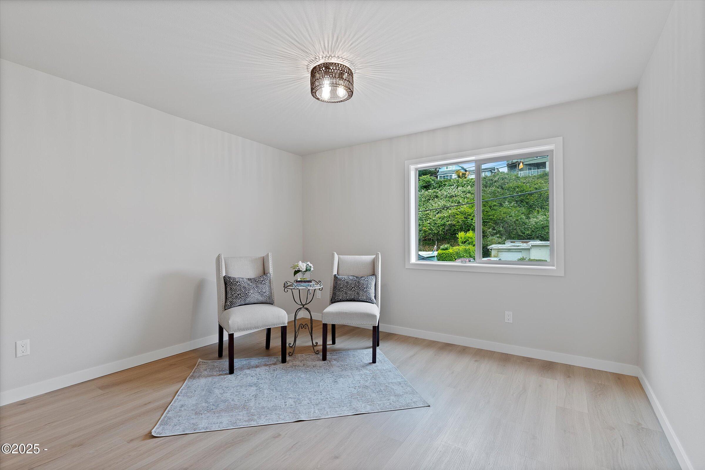 811 Southwest 13th Street, Unit 4 Newport, OR 97365 - Photo 23 of 50 19-IMG_5808