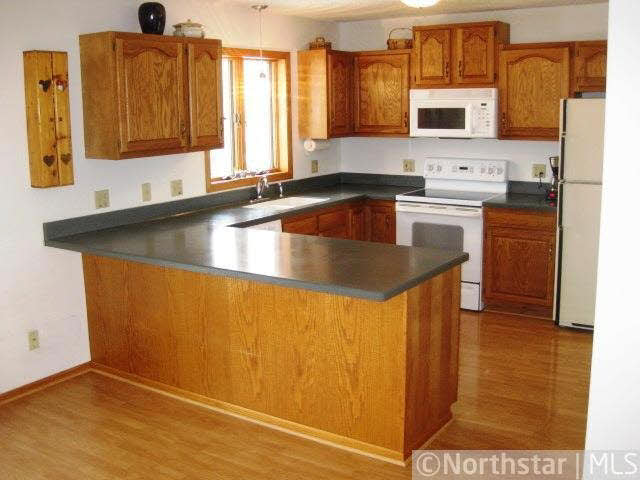 916 Ridge Pass Hudson, WI 54016 - Photo 2 of 18 Gallery Image 2