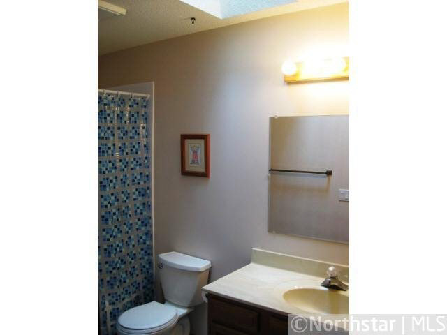 916 Ridge Pass Hudson, WI 54016 - Photo 8 of 18 Gallery Image 8
