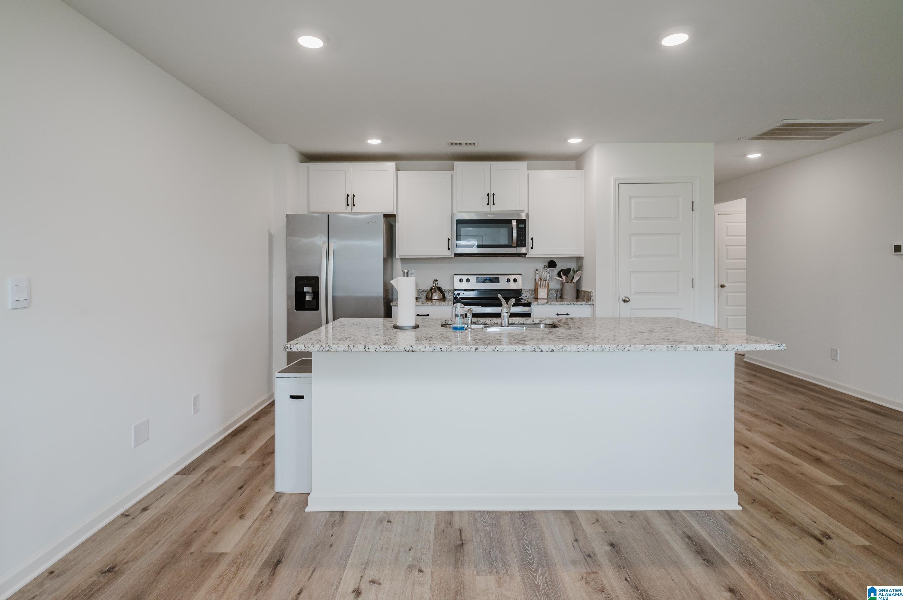 6982 Southern Trace Loop Leeds, AL 35094 - Photo 7 of 46