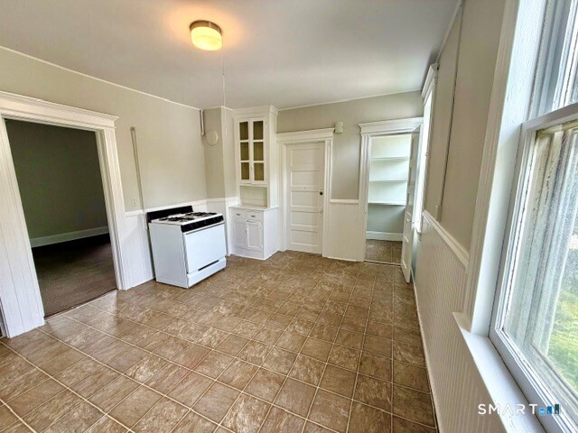 808 Mill Plain Road Fairfield, CT 06824 - Photo 13 of 15